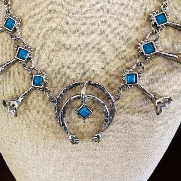 Vintage Faux Turquoise Squash Blossom Necklace Boho Chic 20" Long Silver Chain - Picture 3 of 6